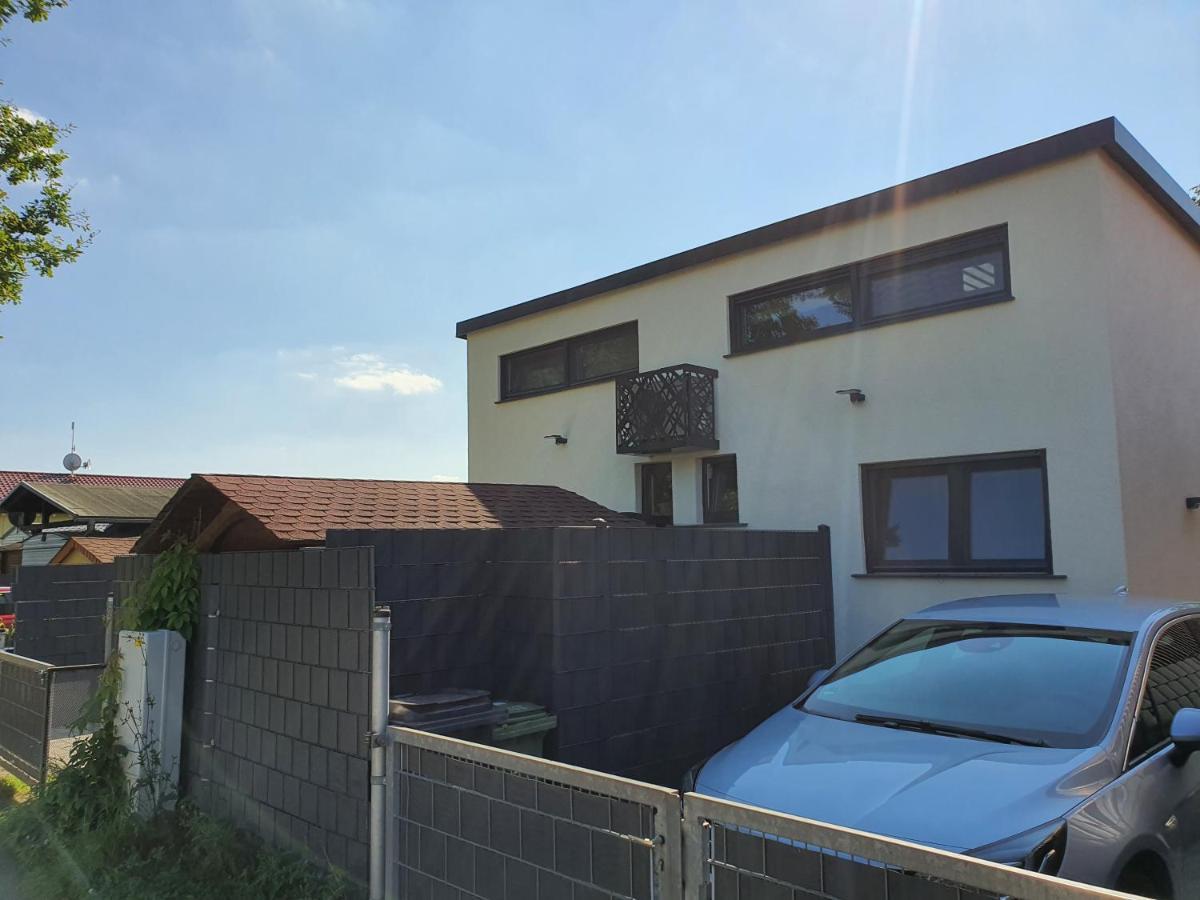 Ferienhaus Am See-2 Hungen Екстериор снимка
